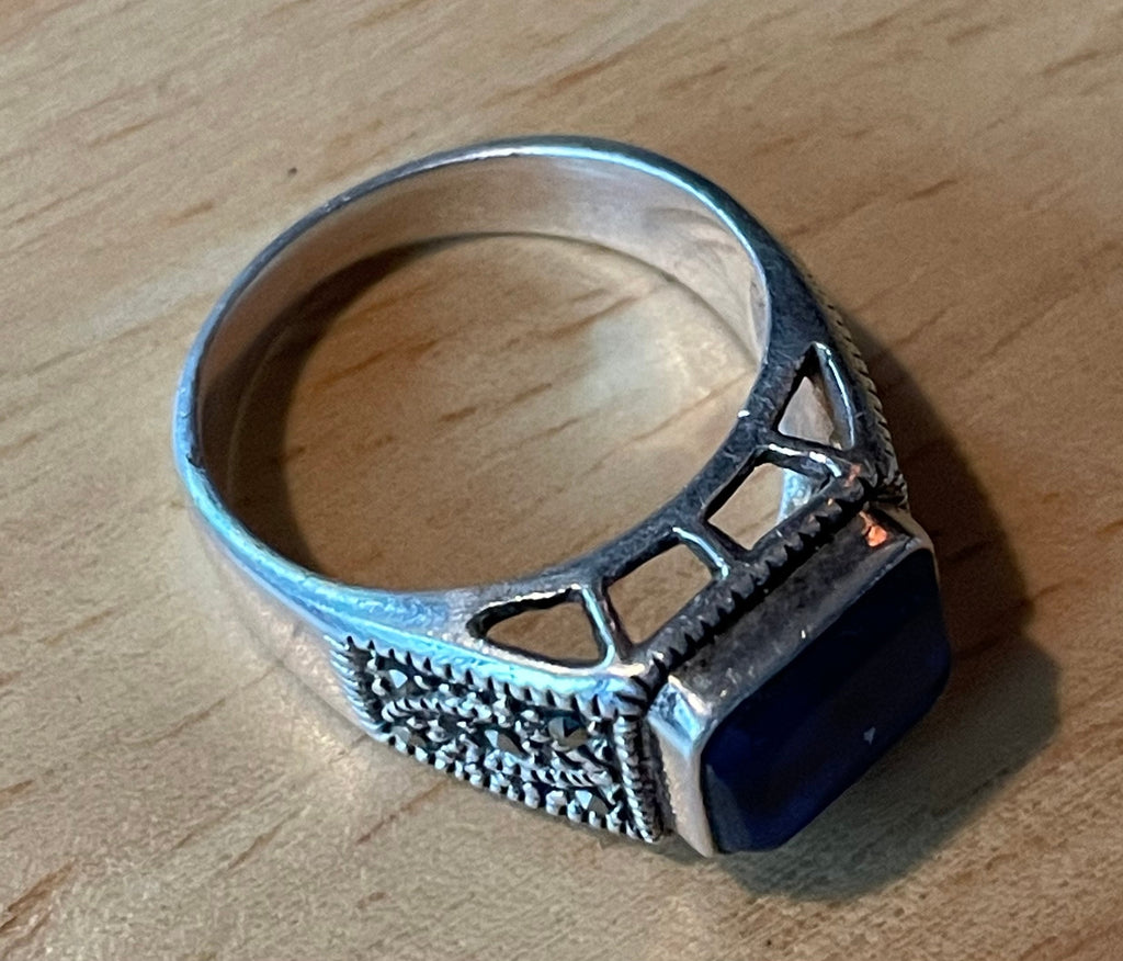 Beautiful Eye Catching Style Sterling Silver, Marcasite Ring Size 7