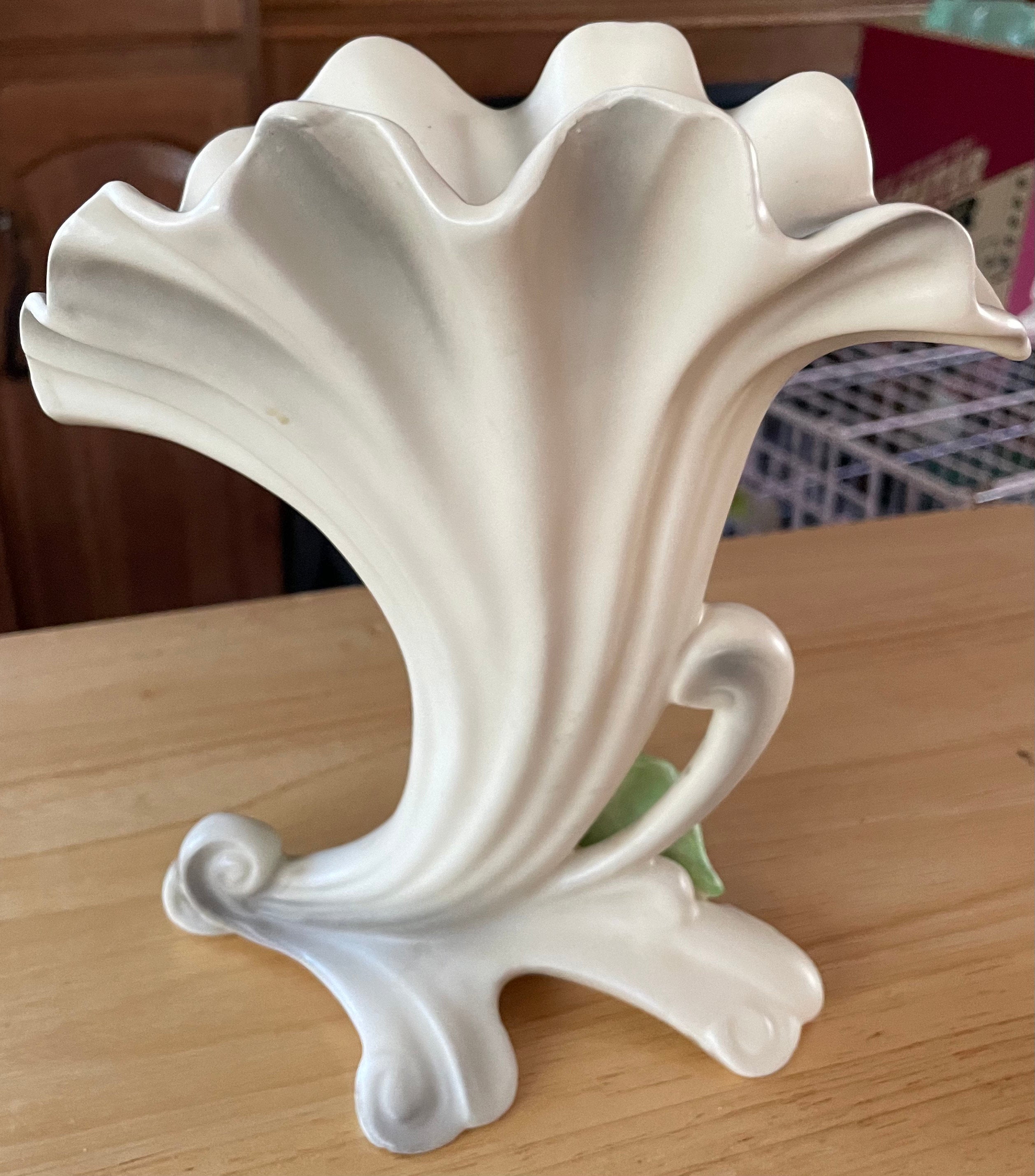 Beautiful Vintage  Napco Cornucopia Vase with Apple Design