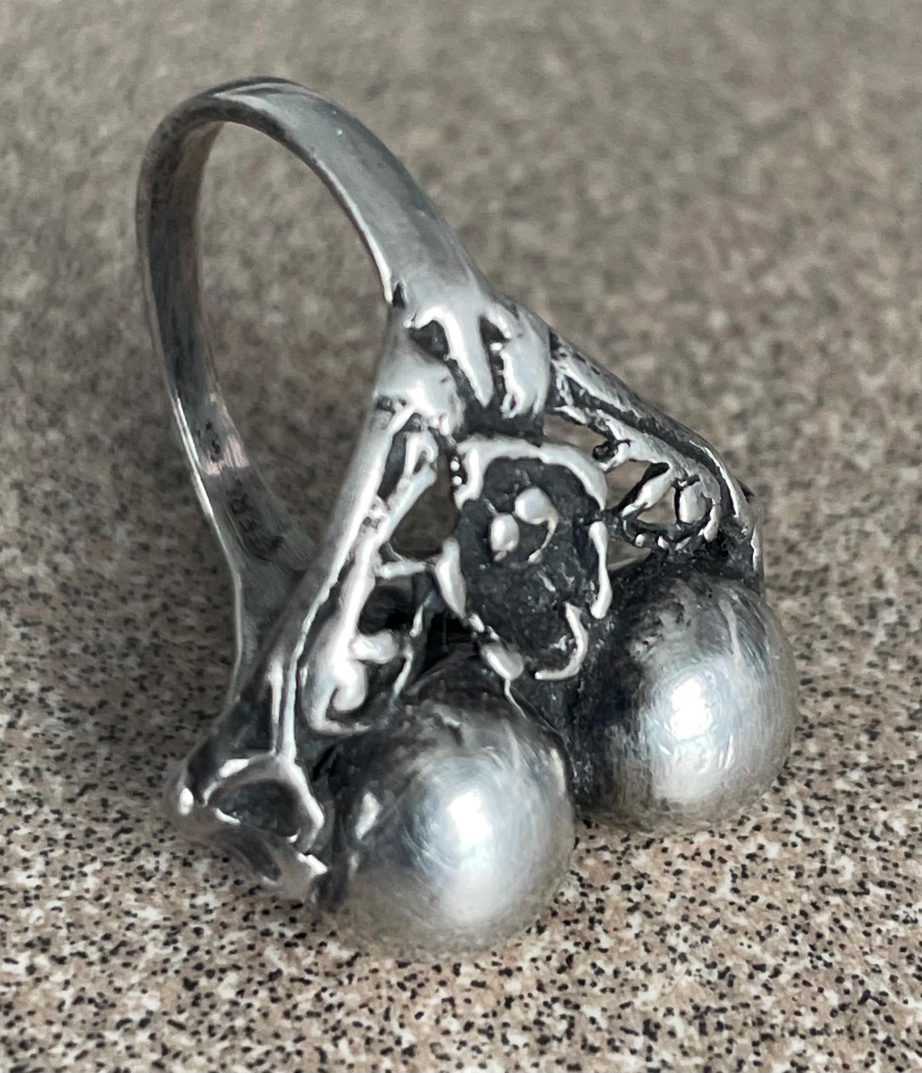 Unique Vintage Artist Signed JP Ladies Sterling Silver Double Silver Pearl Ball Ring Size 6