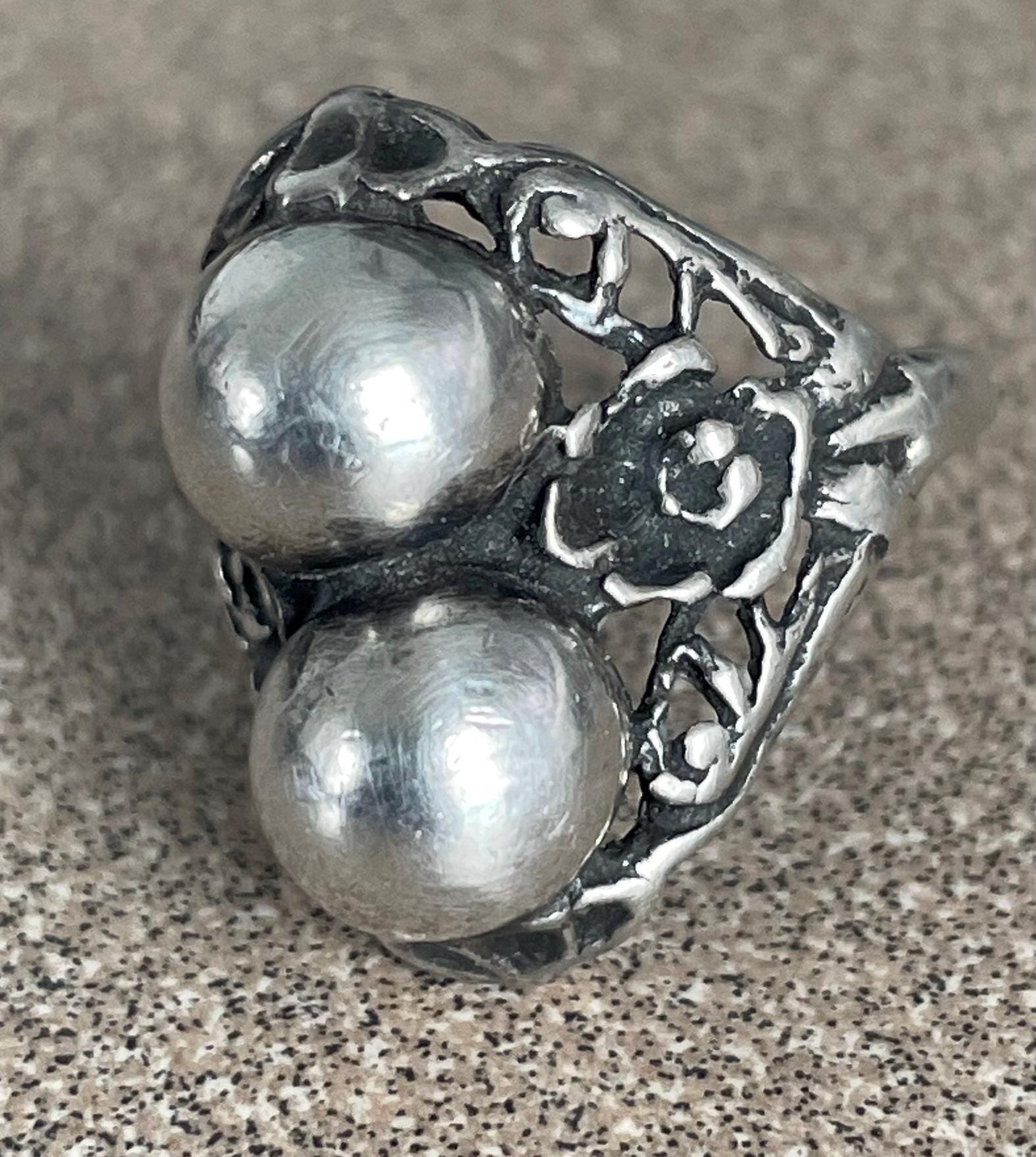 Unique Vintage Artist Signed JP Ladies Sterling Silver Double Silver Pearl Ball Ring Size 6