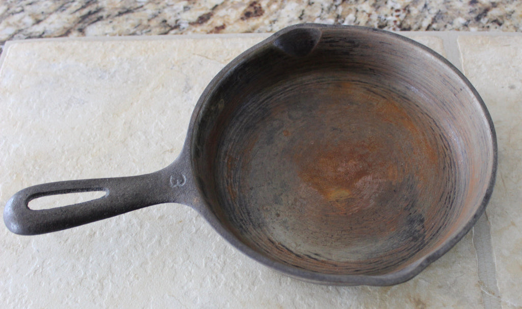 Vintage Small Wagner Ware 6 1/2" Cast Iron Skillet