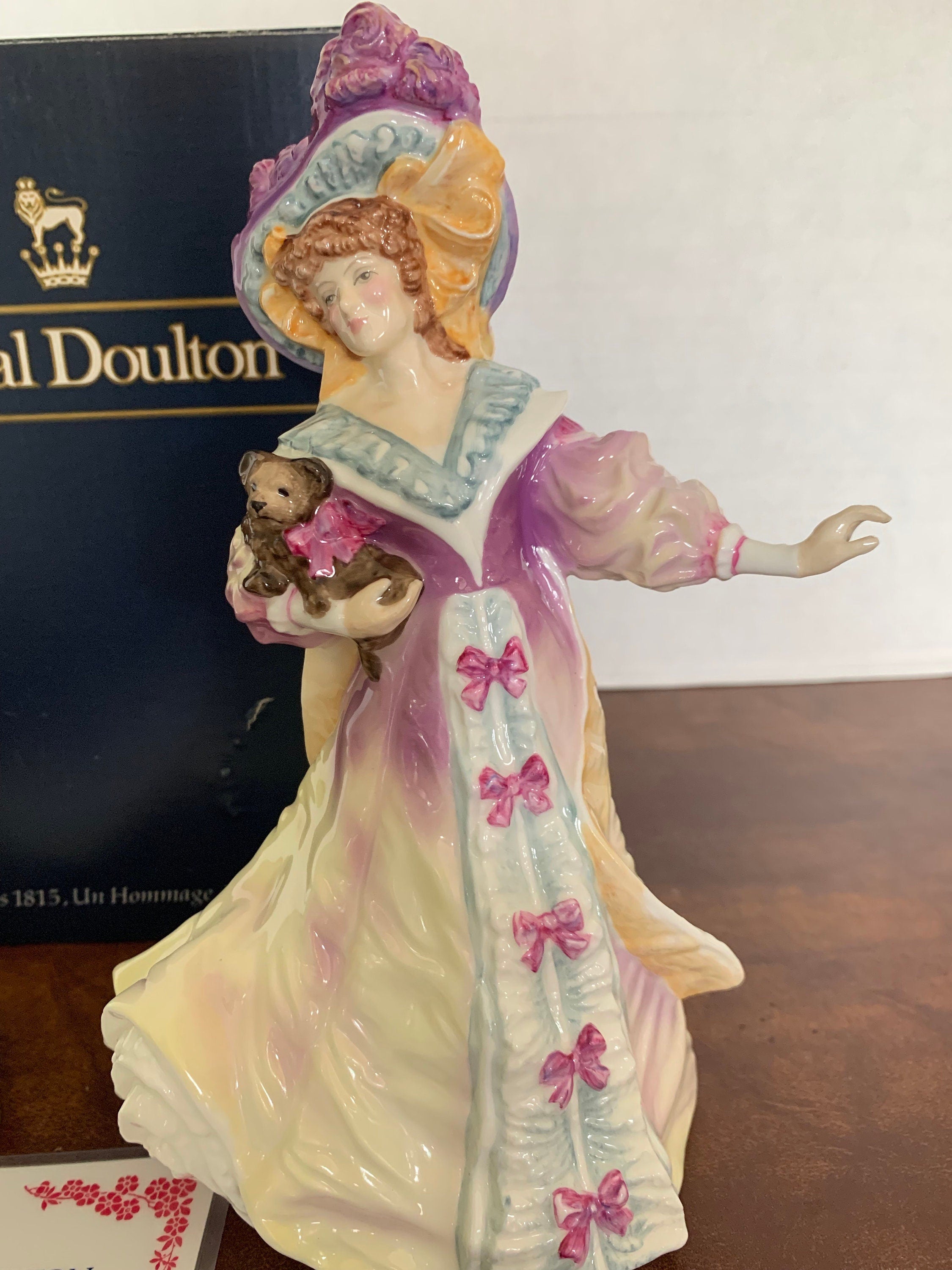 Vintage 1995 Lady Doulton Royal Doulton "Lily" with her Dog Figurine New in Box