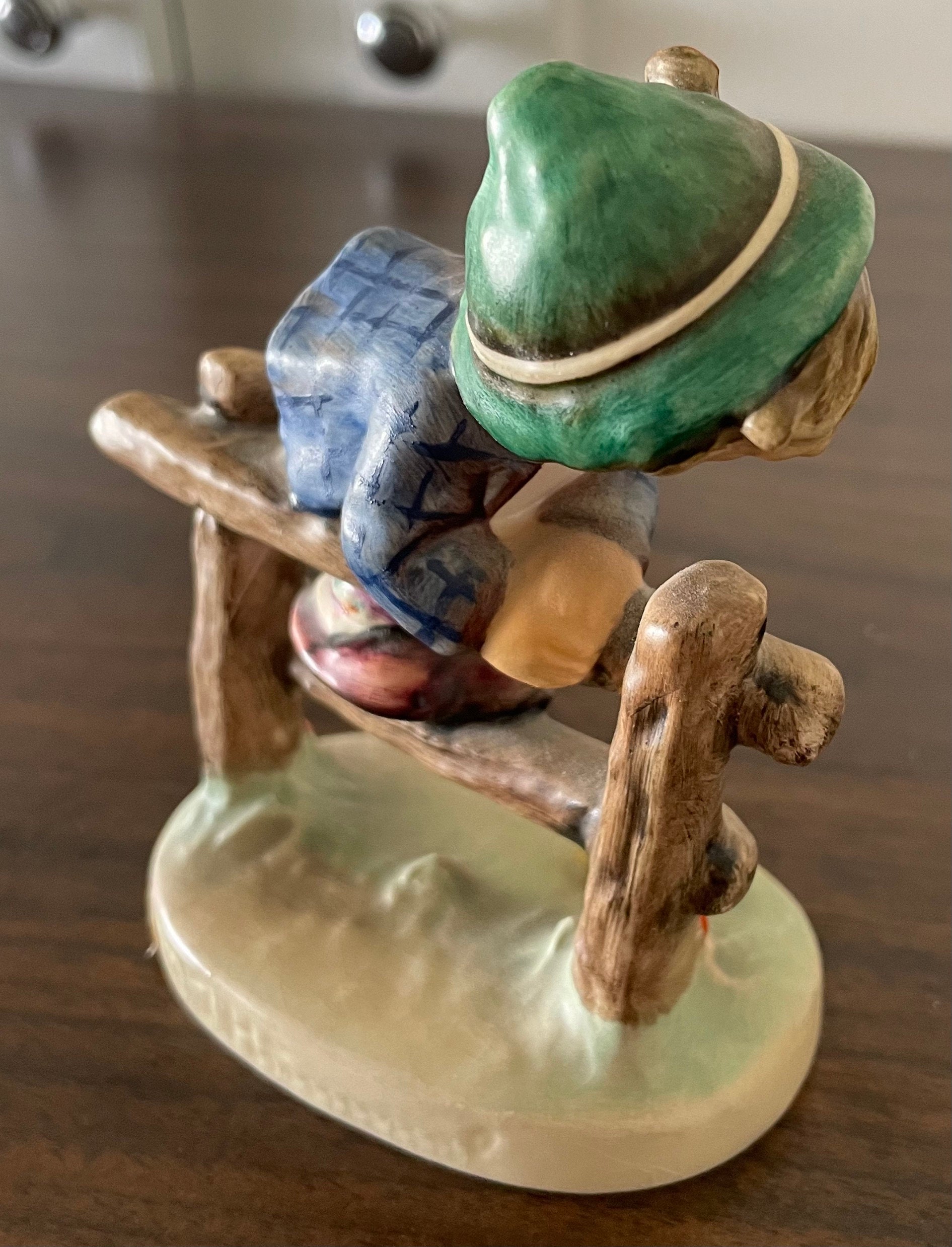 Vintage 1979  M J Hummel  "Retreat to Safety" Figurine