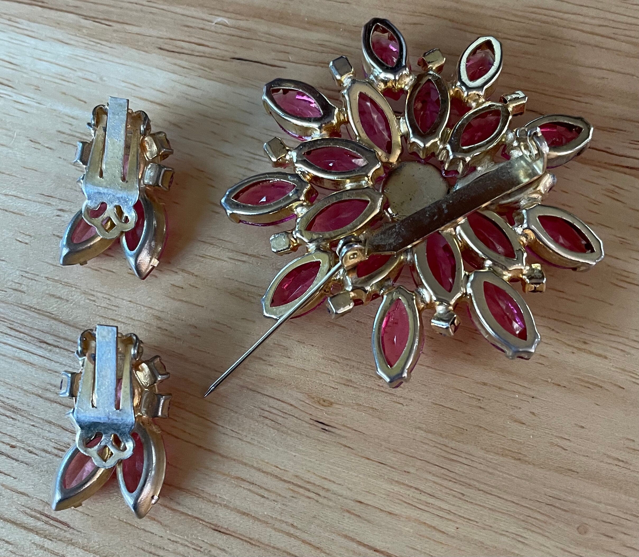 Large Vintage D & E Juliana Pink Rhinestone  Brooch Pin and Clip Earrings