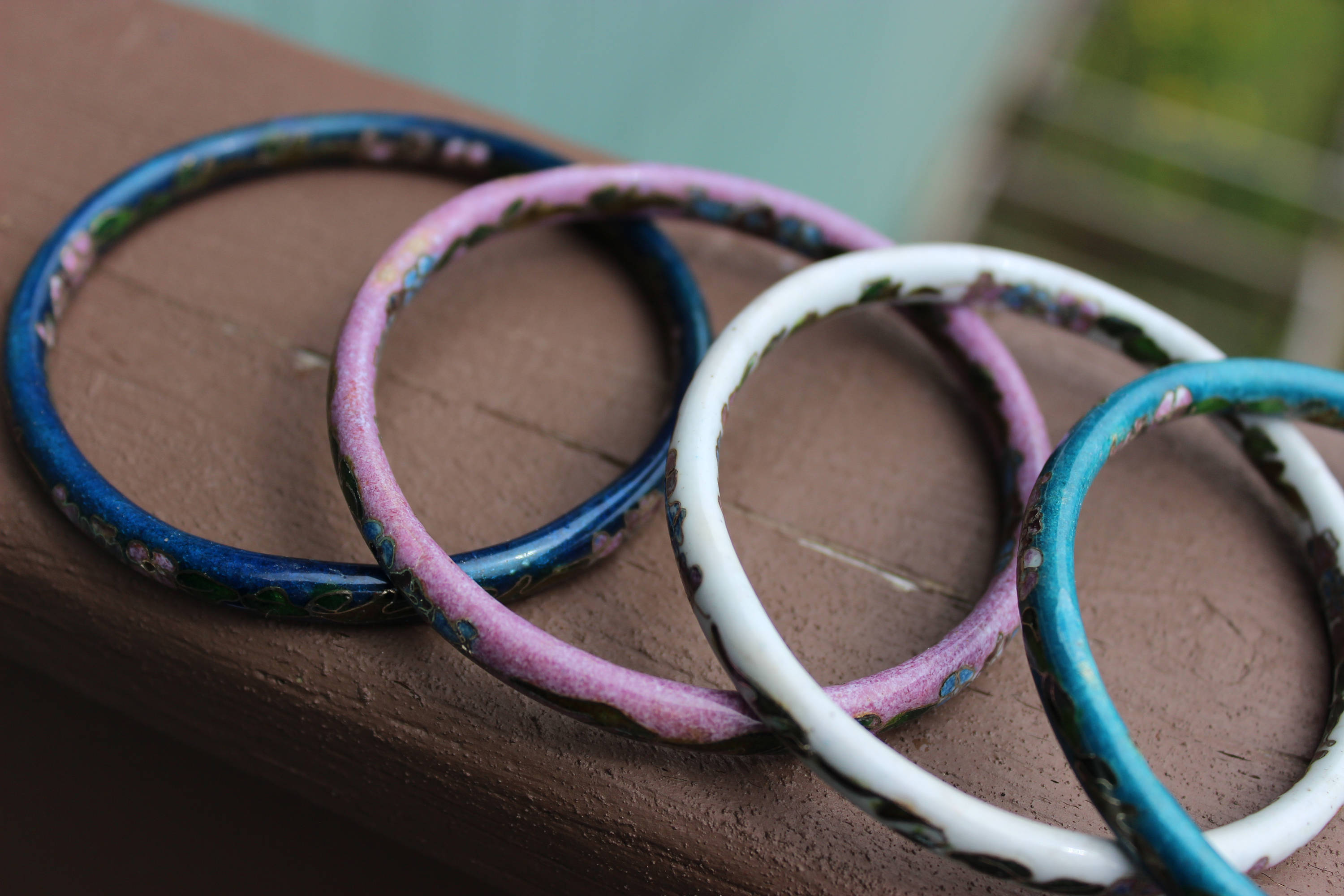 Lot of 4 Cloisonne Bangle Bracelets Turquoise White Blue Pink