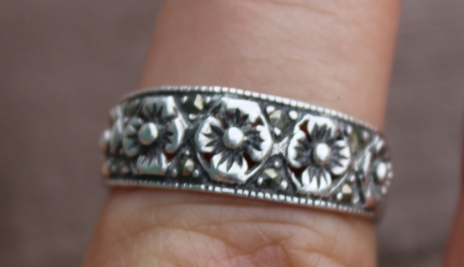 Vintage Jewelry Petite Sterling Silver Sculpted Flower Band  Ring Size 7 1/2