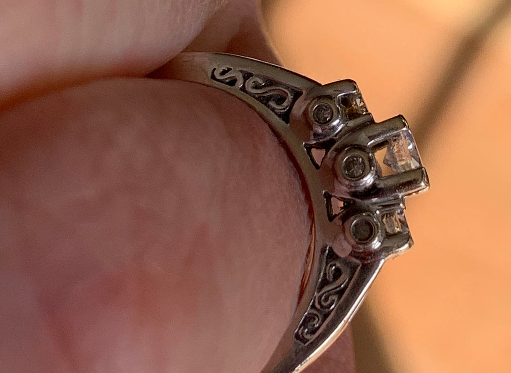 Stunning 14k 18k Gold with 17 Diamonds Engagement Ring