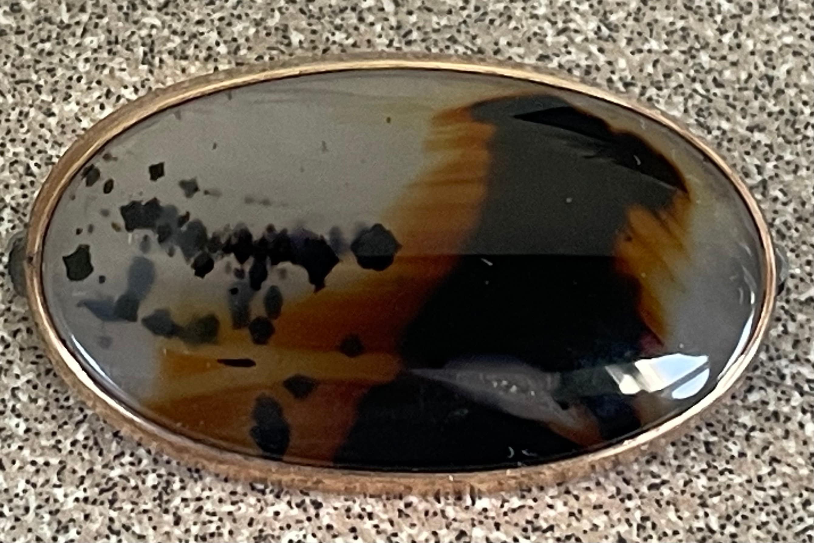 Beautiful Vintage Small Agate Brooch Pin Banded in 10k Gold