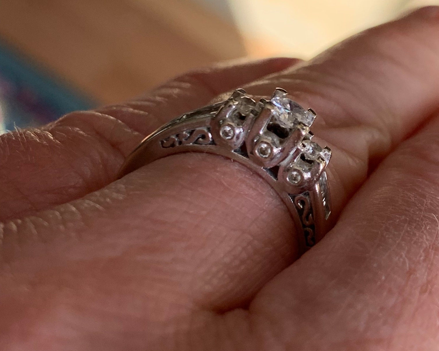 Stunning 14k 18k Gold with 17 Diamonds Engagement Ring