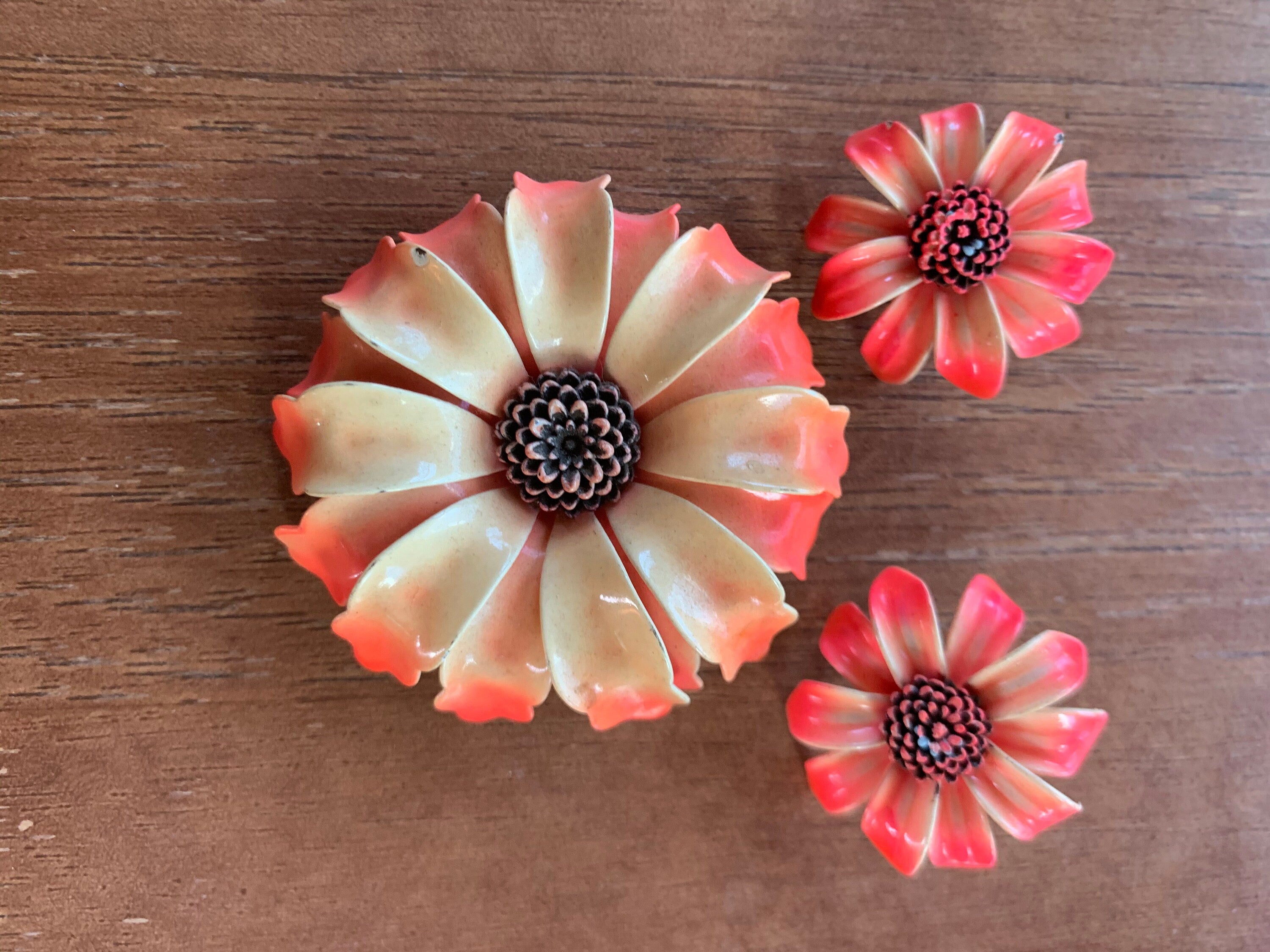 Vintage 1960's Enamel Daisy Pin with Matching Clip Earrings