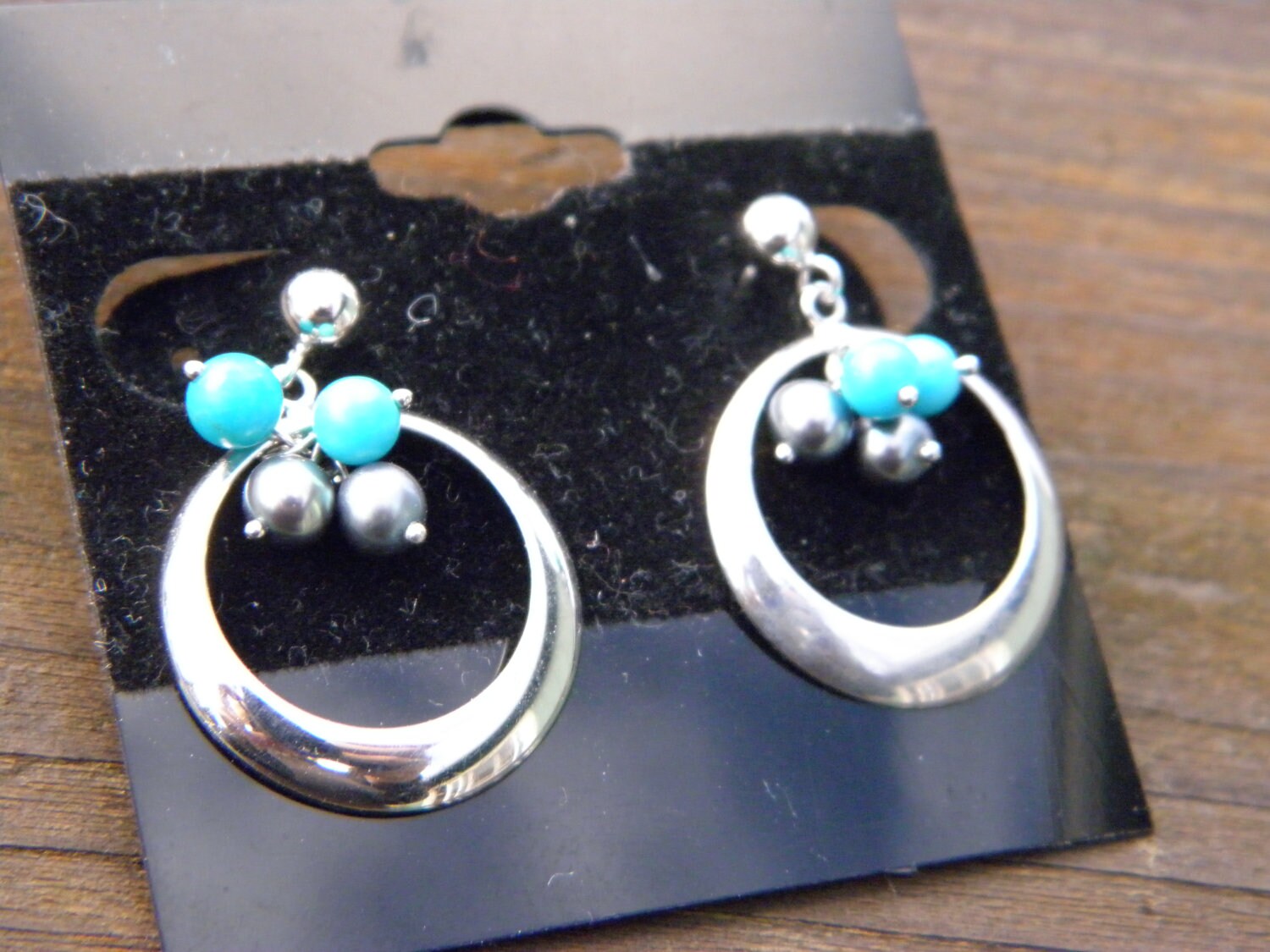 Beautiful Vintage Petite Sterling Silver Turquoise and Black Pearl Dangle Earrings