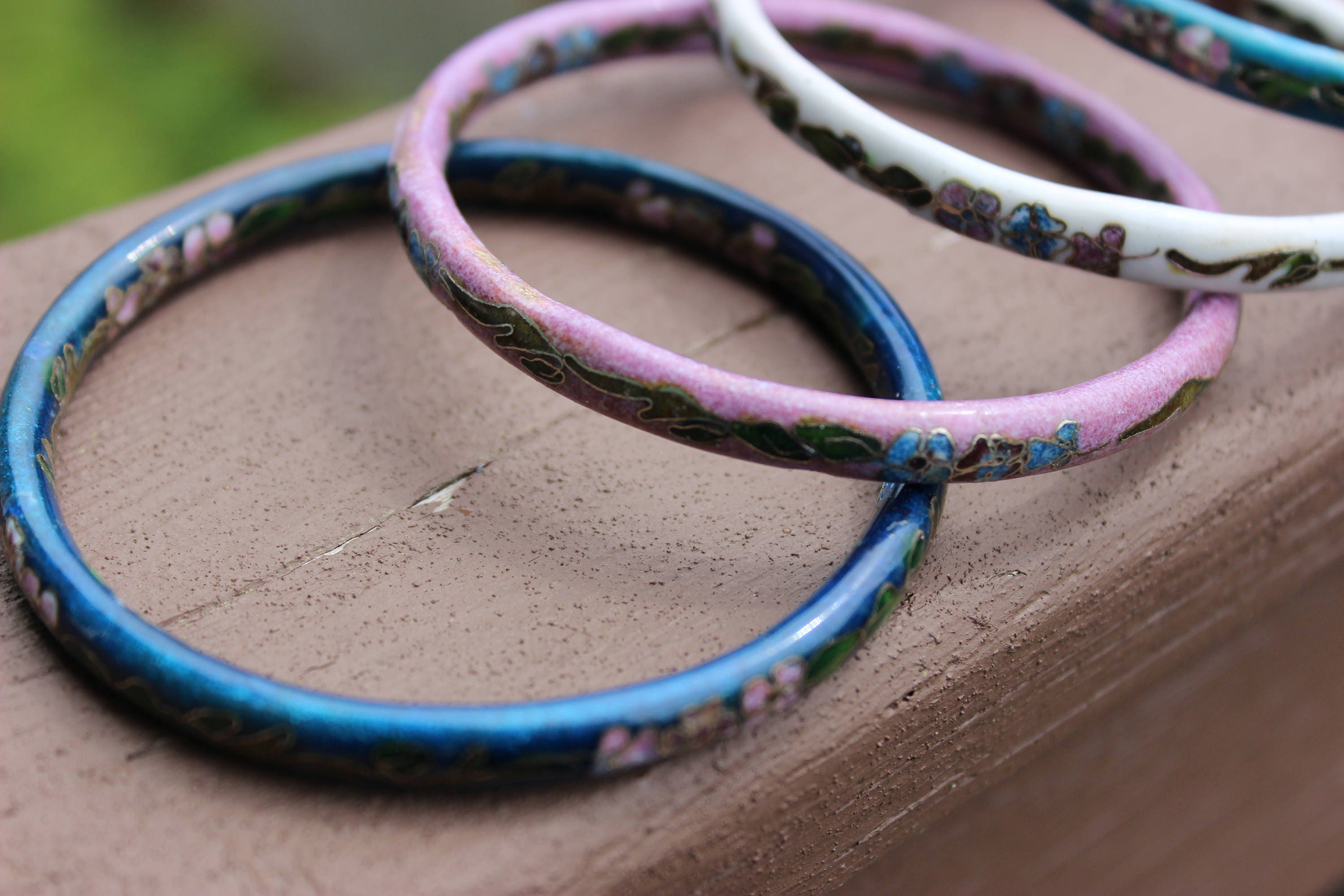 Lot of 4 Cloisonne Bangle Bracelets Turquoise White Blue Pink