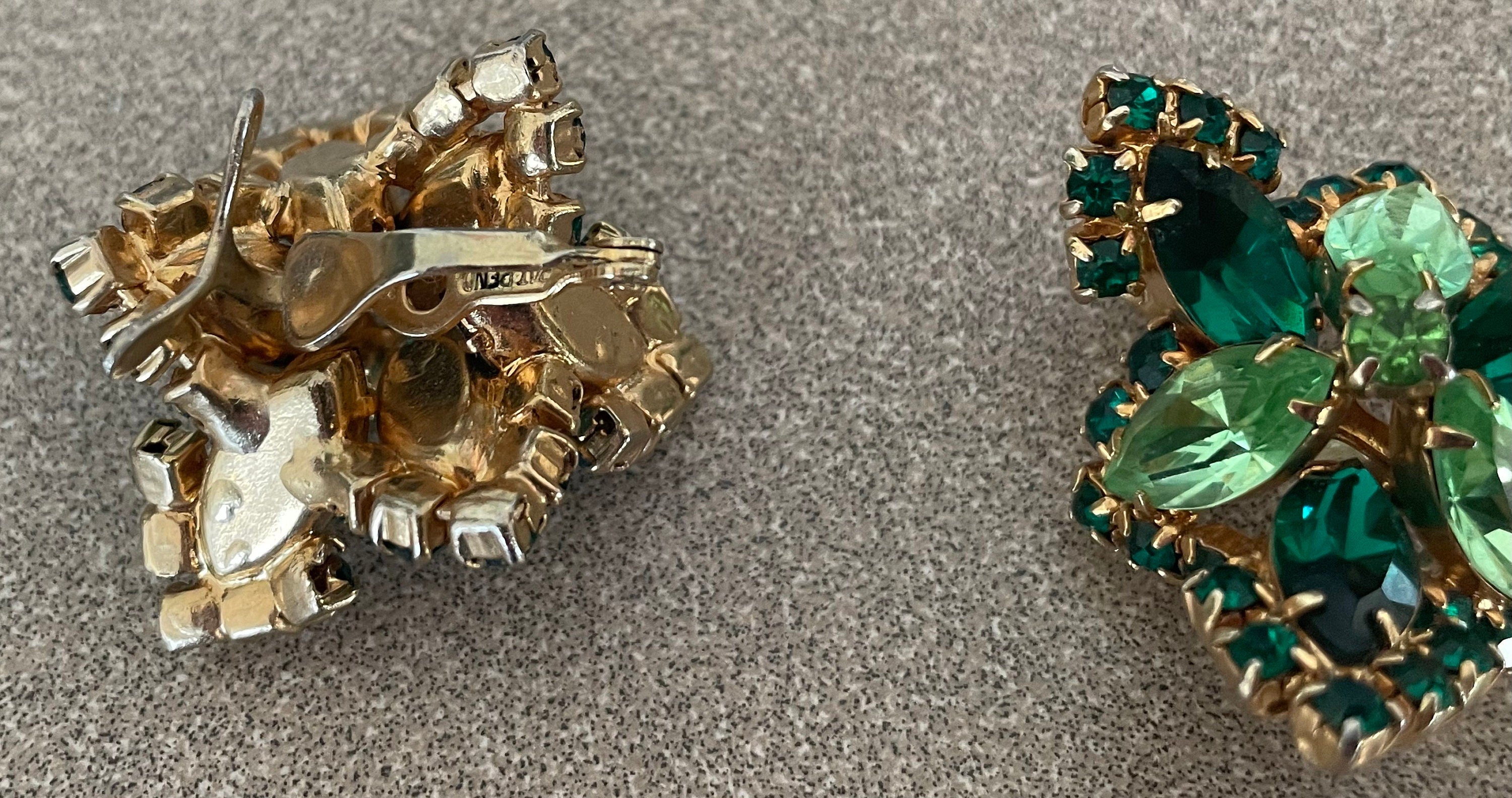 Large Rare Vintage Green 3 D Sculpted Rhinestone High Sided Clip Earrings Sign Pat Pending Magi Clip