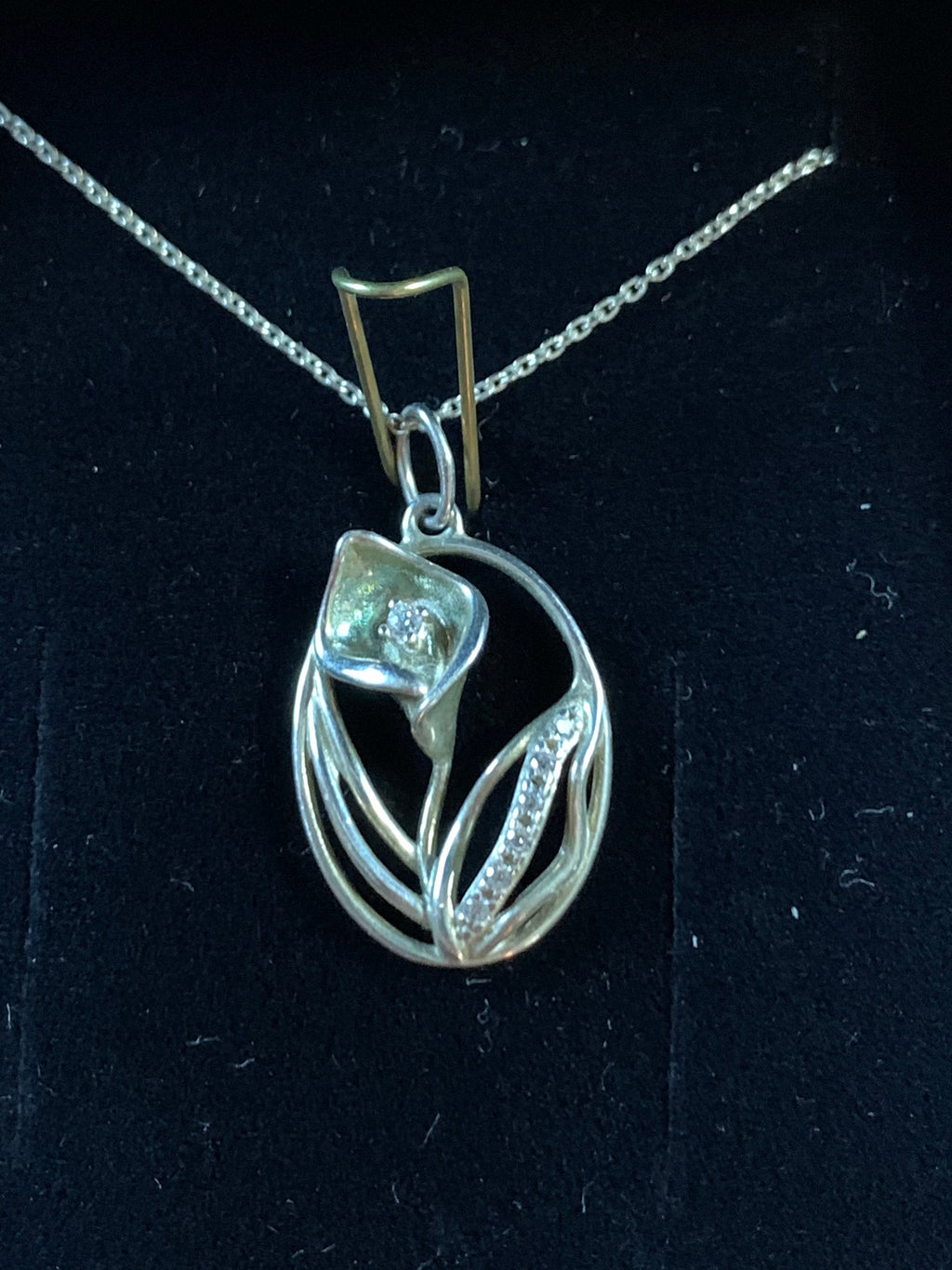 Beautiful Sterling Silver Lilly Necklace with Cubic Stones