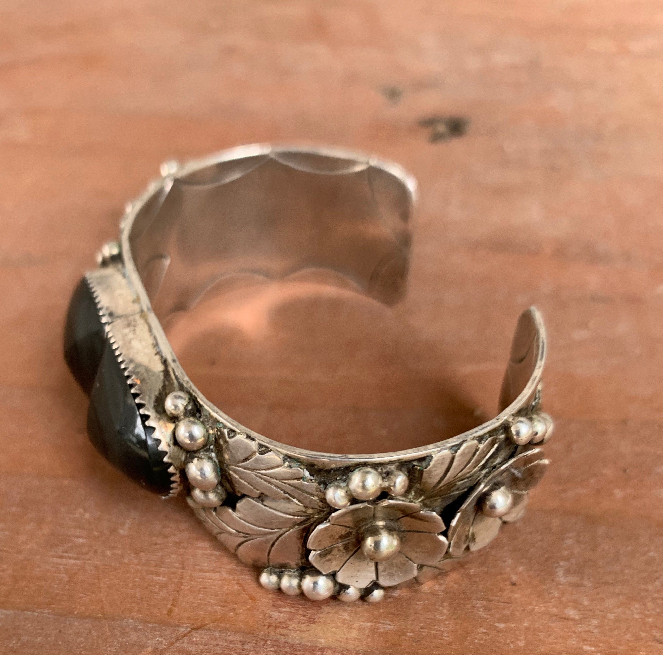 Large Sterling Silver Old Pawn Black Onyx Native American Bracelet Signed Laura Dabbs and Sons