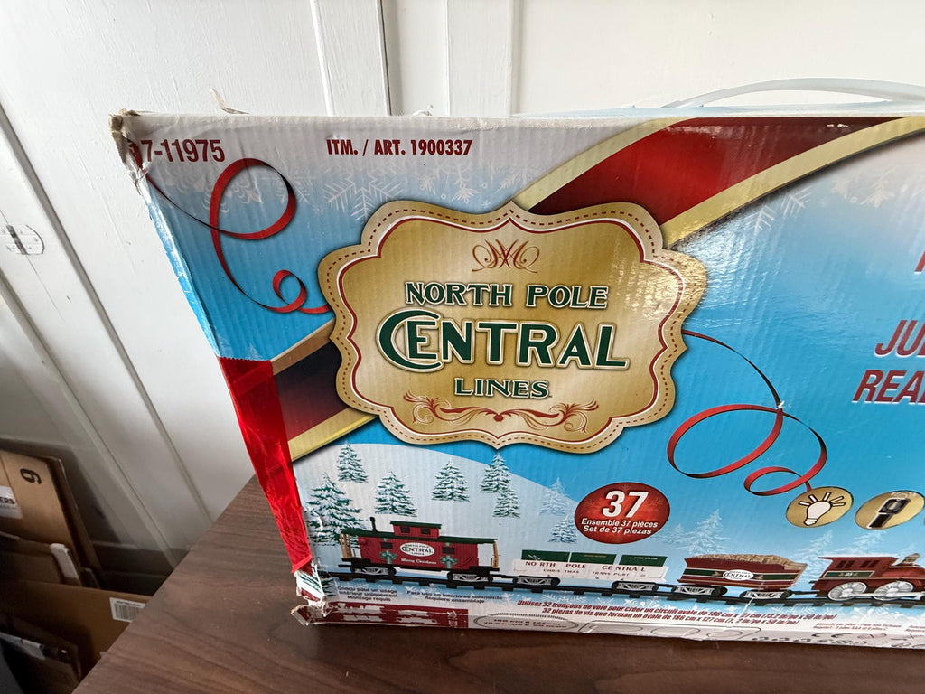 Nice Lionel North Pole Central Train Set for Under the Christmas Tree