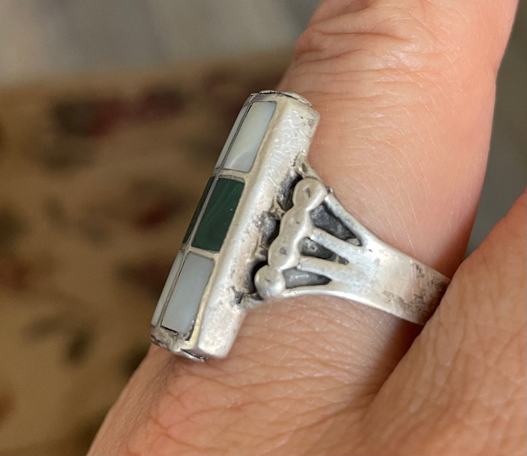 Vintage Native American Sterling Silver Malachite And Mother of Pearl Mans Ring Size 12