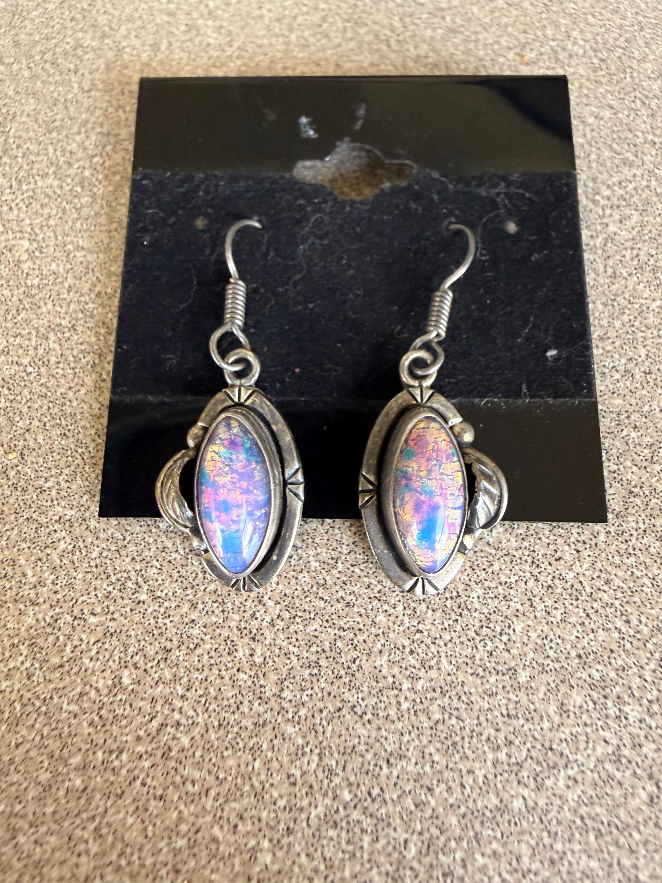 Beautiful Ladies Taxco Mexico Sterling Silver Foil Opal Earrings