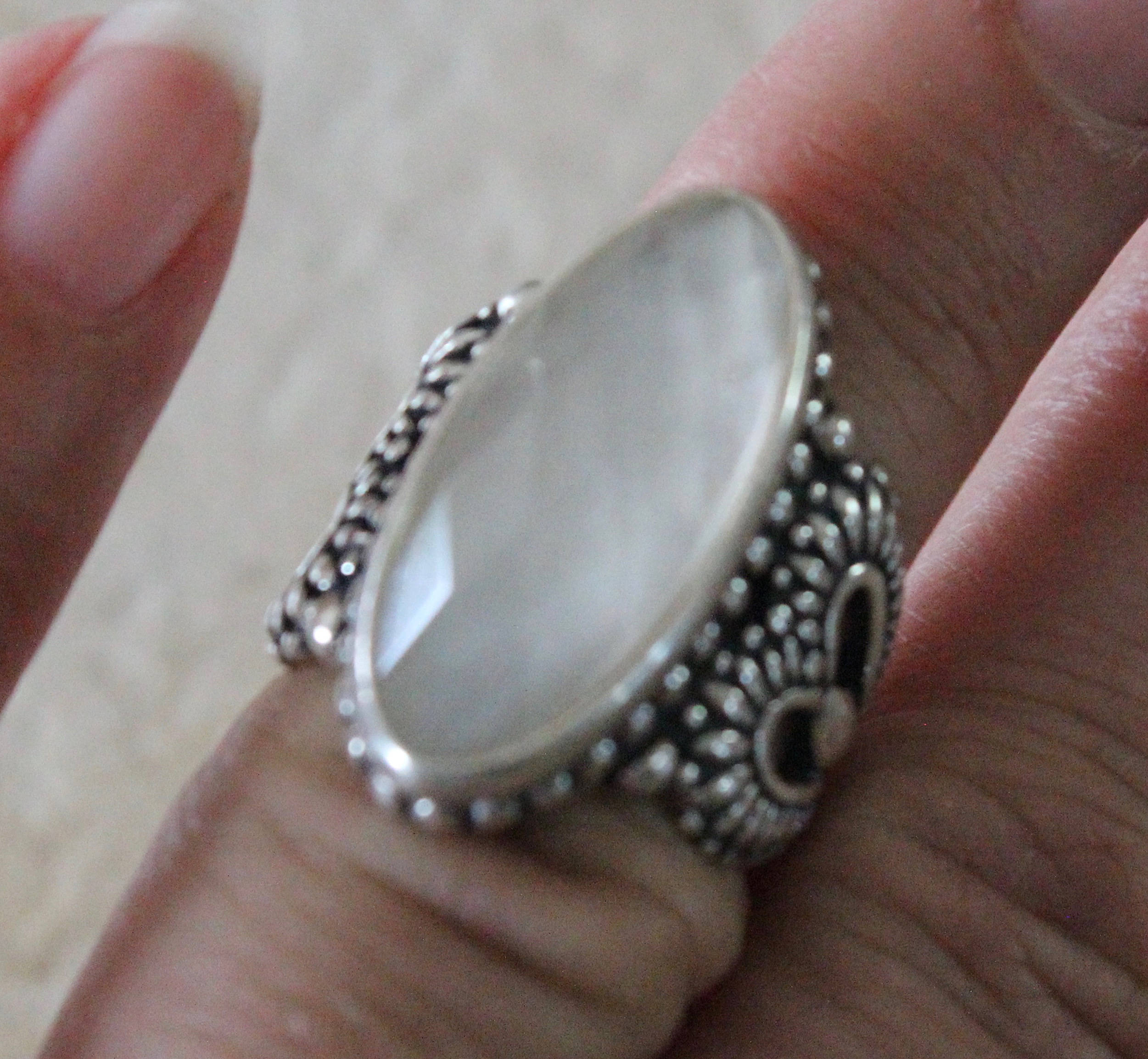 Large Vintage Artist Signed Carolyn Pollock  Mother of Pearl Sterling Silver Sculpted Ring Sz 6 1/2