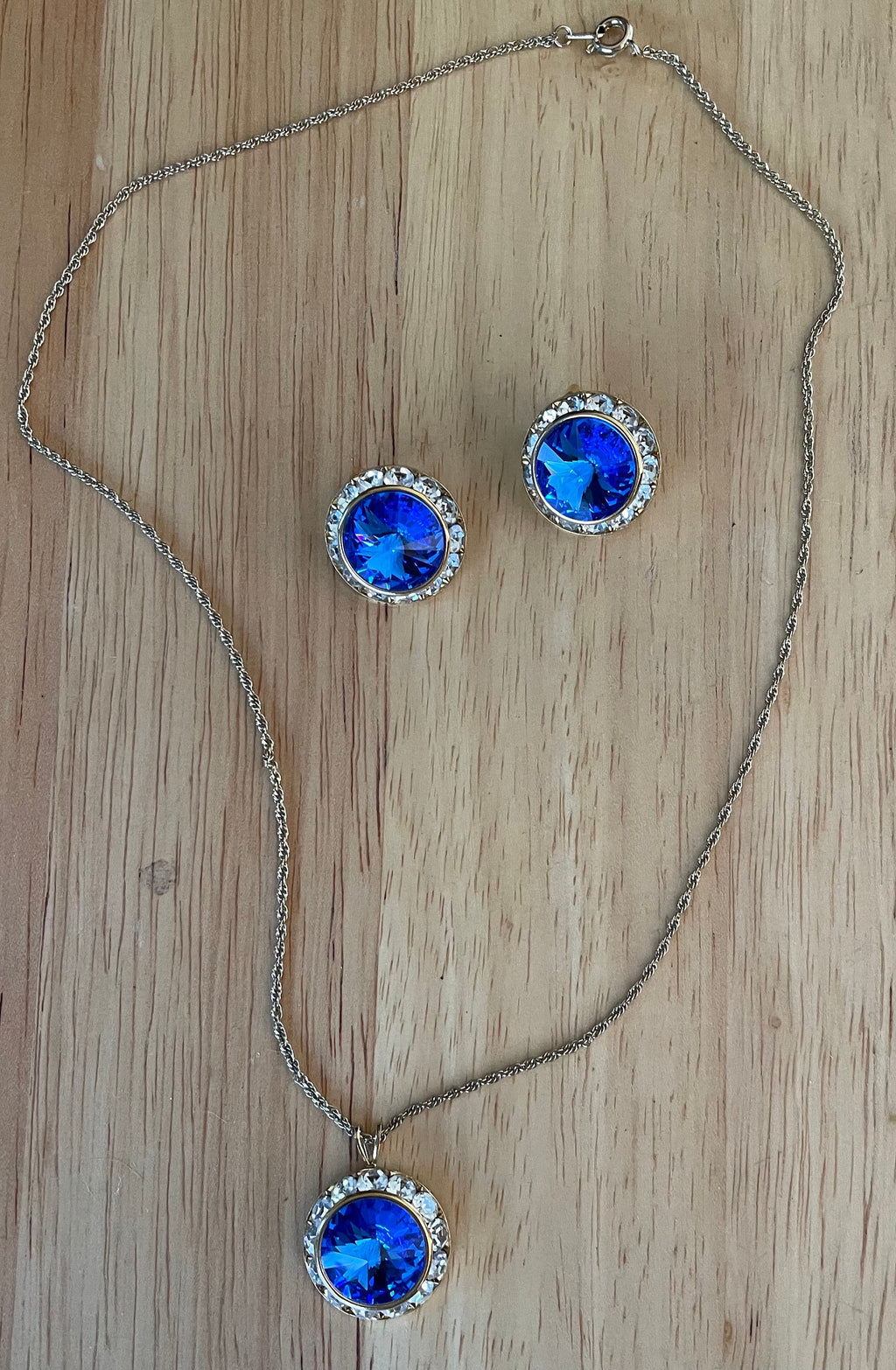 Stunning Rhinestone Rivoli Vintage Dark Blue Necklace  and Clip Earrings Set